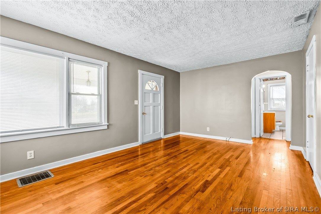 1327 East 8th Street, Jeffersonville, IN 47130