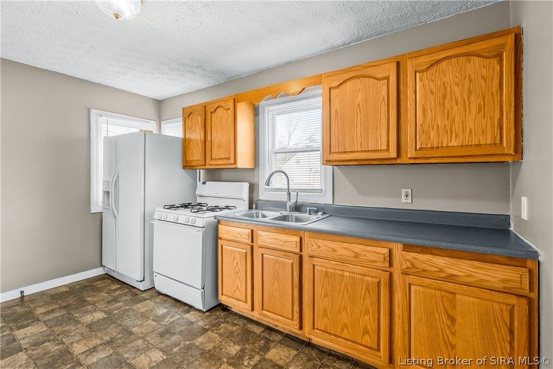 1327 East 8th Street, Jeffersonville, IN 47130