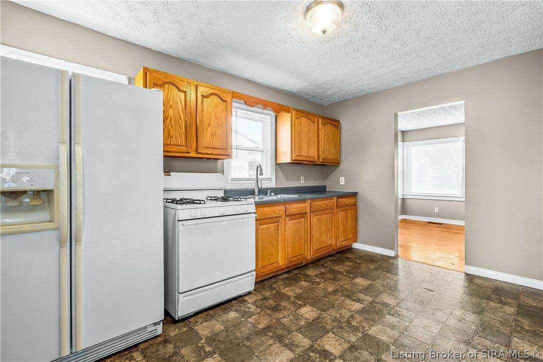 1327 East 8th Street, Jeffersonville, IN 47130