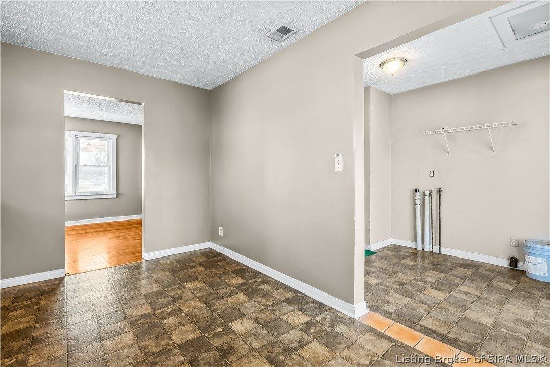 1327 East 8th Street, Jeffersonville, IN 47130