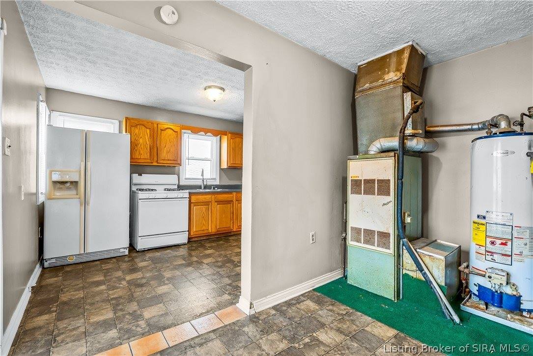 1327 East 8th Street, Jeffersonville, IN 47130