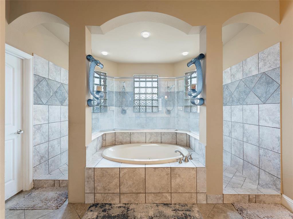 105 Kelly Drive, Waxahachie, TX 75167