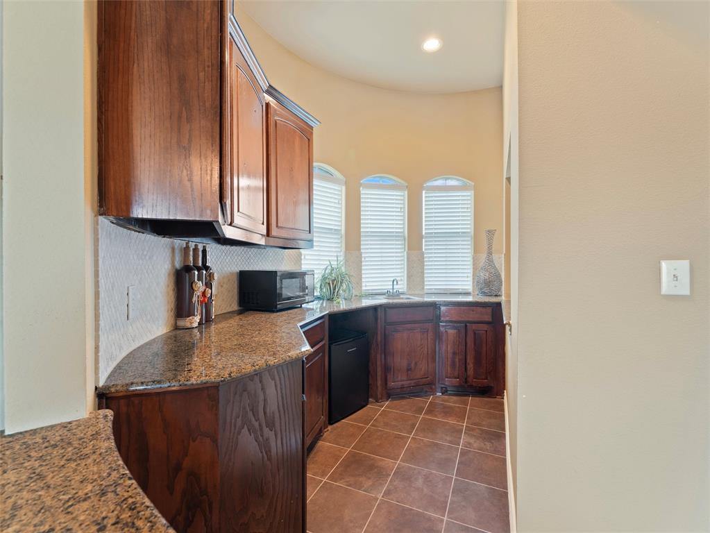 105 Kelly Drive, Waxahachie, TX 75167