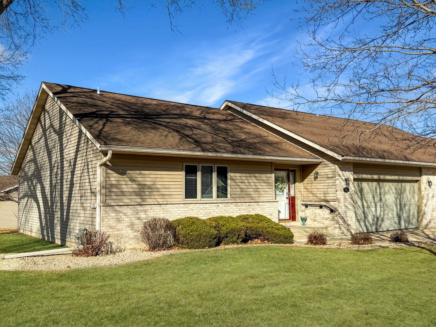 1150 South Greenfield Drive, #1150, Freeport, IL 61032