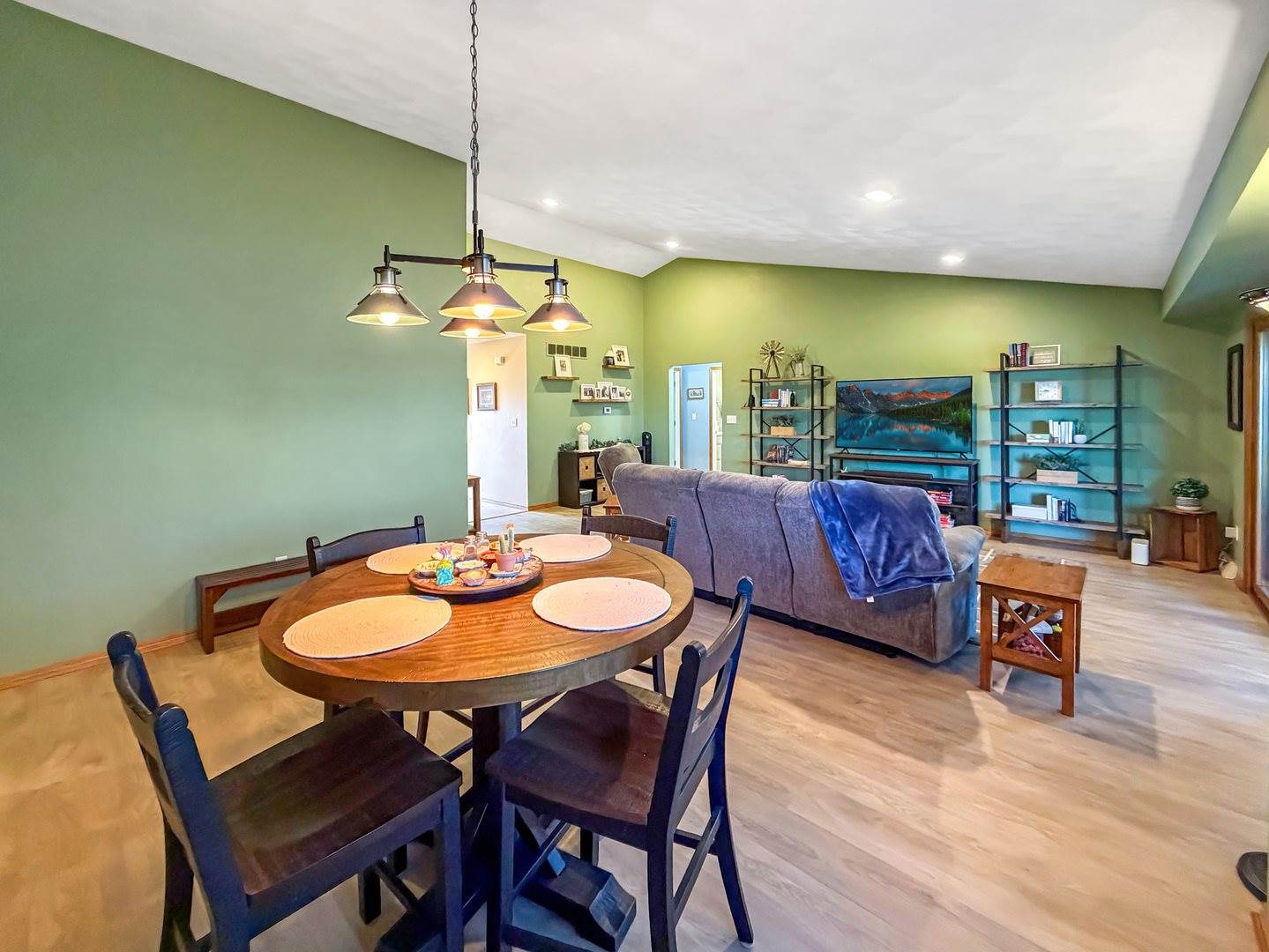 1150 South Greenfield Drive, #1150, Freeport, IL 61032