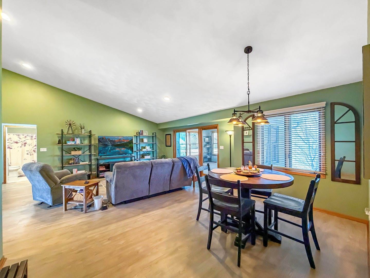 1150 South Greenfield Drive, #1150, Freeport, IL 61032