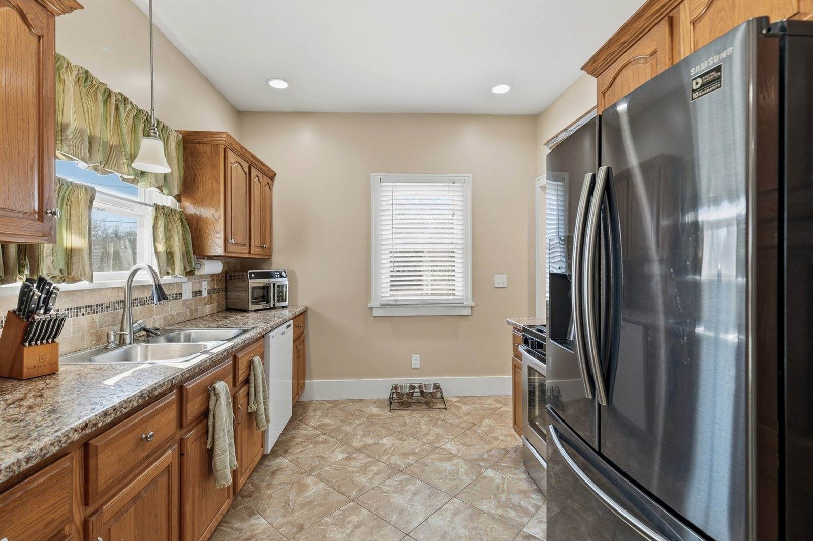 1734 North Howell Street, Davenport, IA 52804