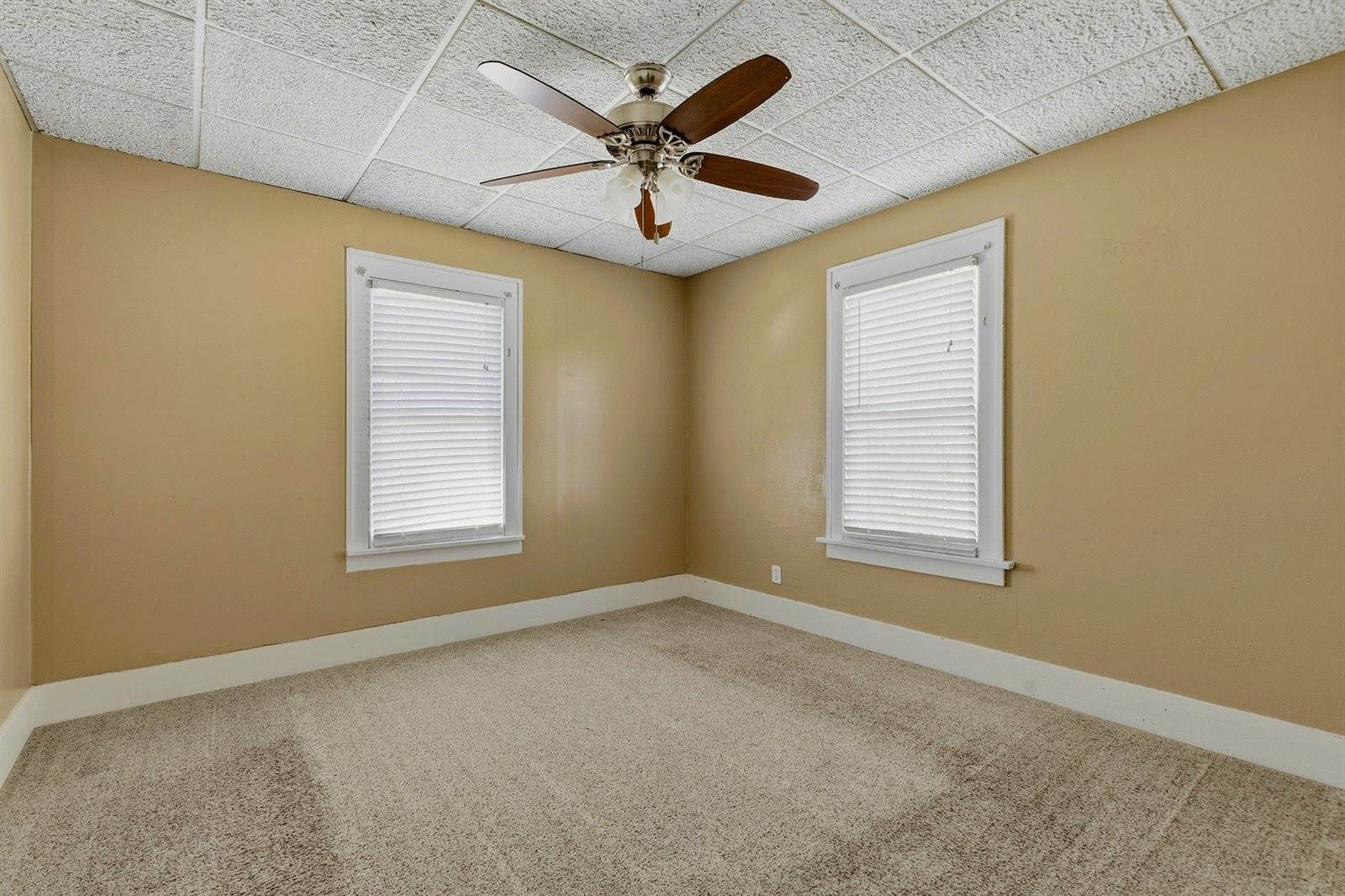 1734 North Howell Street, Davenport, IA 52804