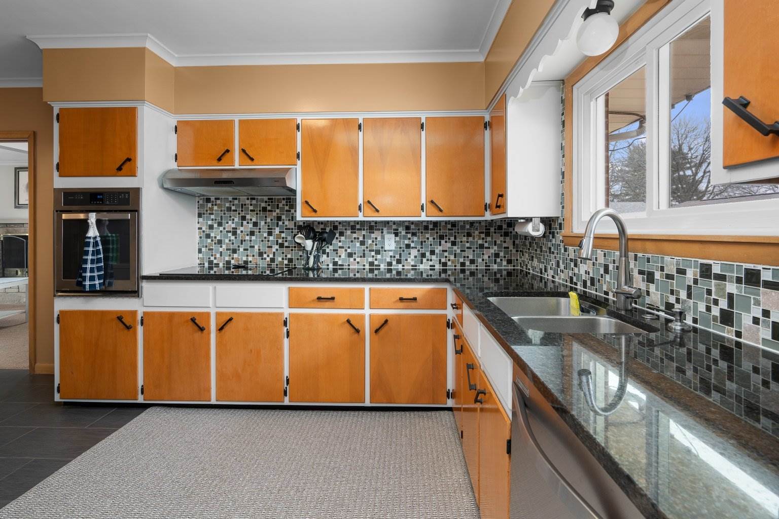 1007 West Central Park Avenue, Davenport, IA 52804