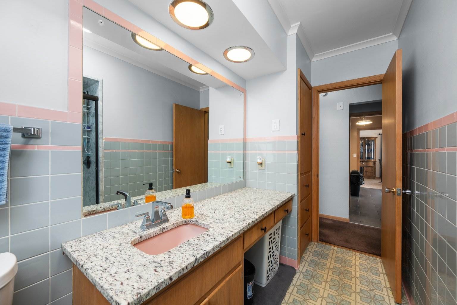 1007 West Central Park Avenue, Davenport, IA 52804