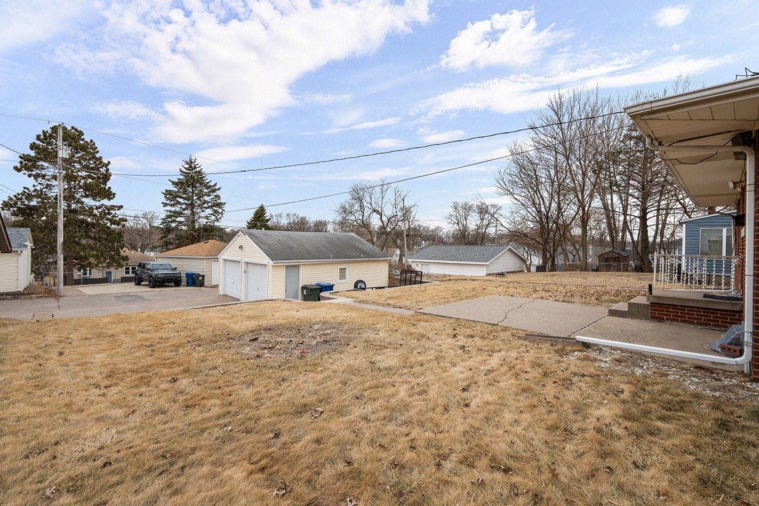 1007 West Central Park Avenue, Davenport, IA 52804