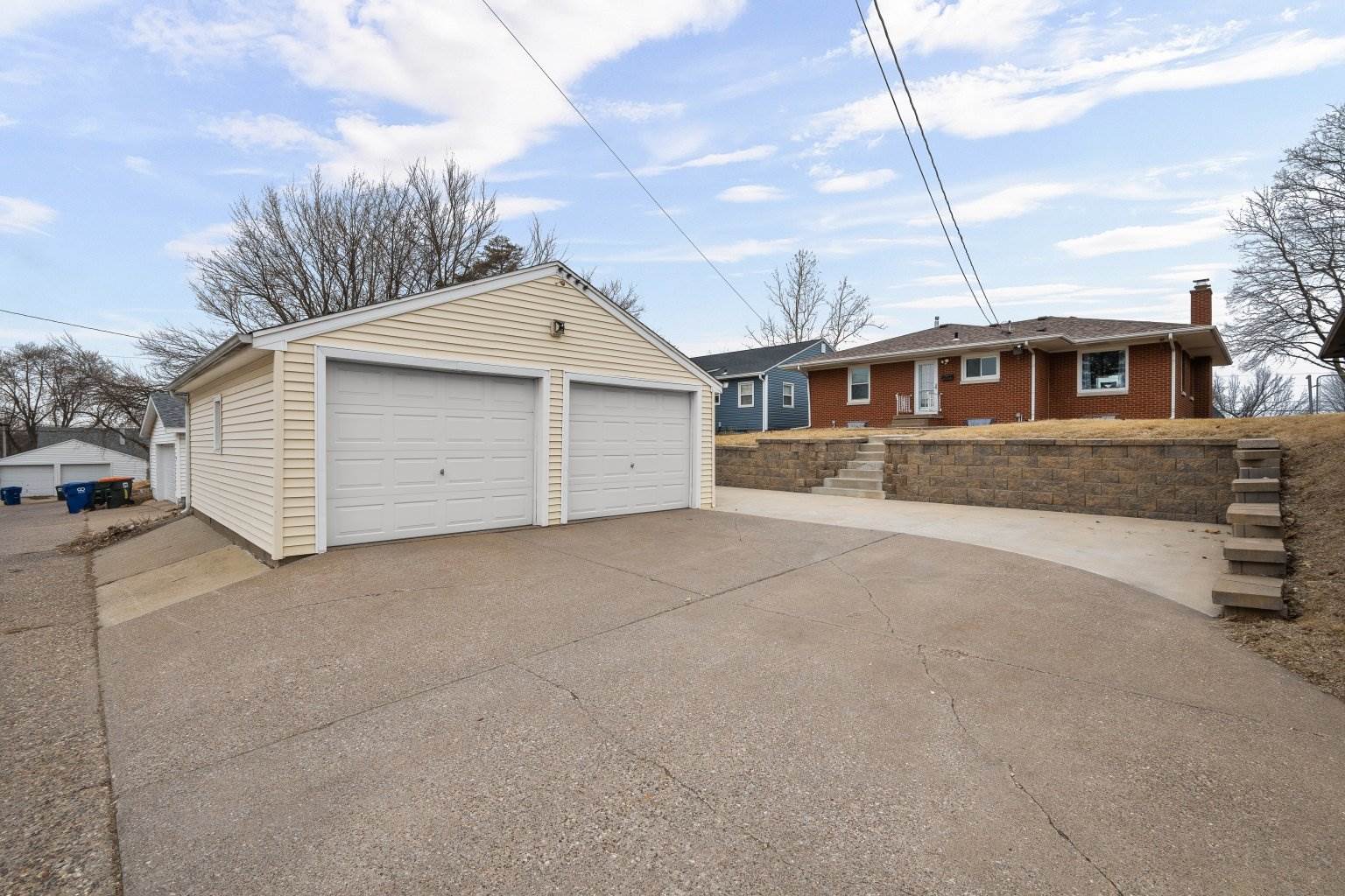 1007 West Central Park Avenue, Davenport, IA 52804