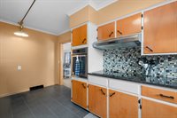 1007 West Central Park Avenue, Davenport, IA 52804