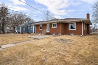 1007 West Central Park Avenue, Davenport, IA 52804