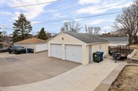 1007 West Central Park Avenue, Davenport, IA 52804