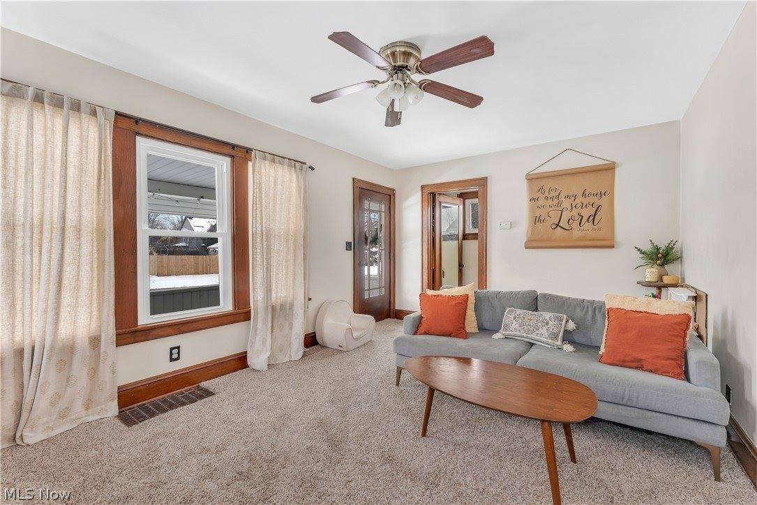 869 West Spruce Avenue, Ravenna, OH 44266