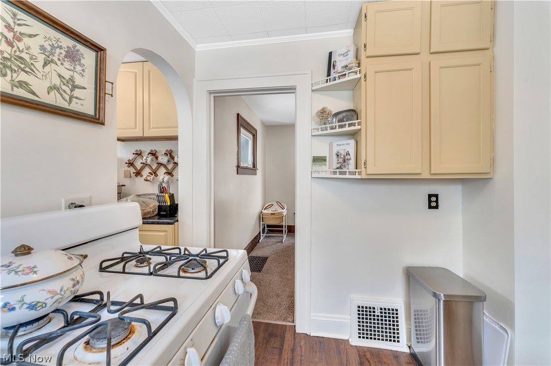 869 West Spruce Avenue, Ravenna, OH 44266