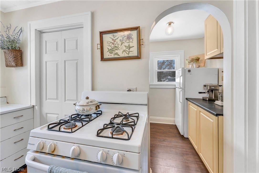 869 West Spruce Avenue, Ravenna, OH 44266