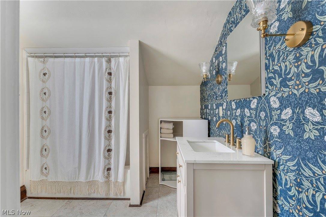 869 West Spruce Avenue, Ravenna, OH 44266