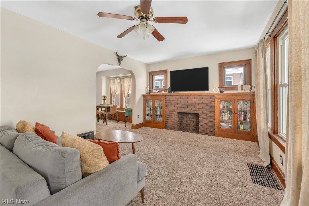 869 West Spruce Avenue, Ravenna, OH 44266