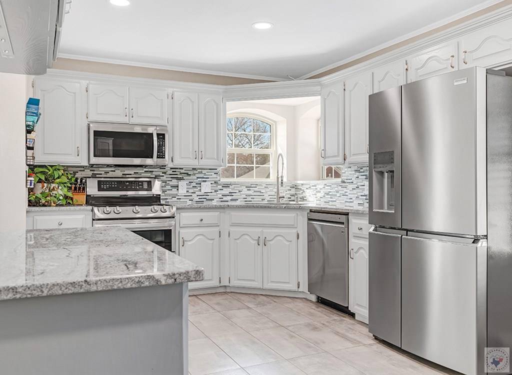 208 Trailwood Ln, Wake Village, TX 75501