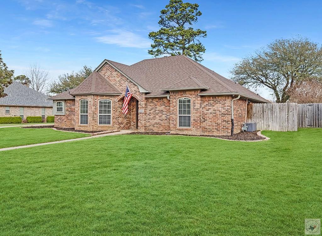 208 Trailwood Ln, Wake Village, TX 75501