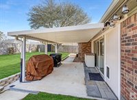 208 Trailwood Ln, Wake Village, TX 75501