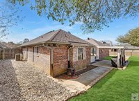 208 Trailwood Ln, Wake Village, TX 75501