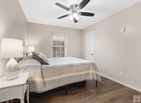 208 Trailwood Ln, Wake Village, TX 75501