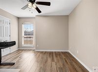 208 Trailwood Ln, Wake Village, TX 75501