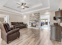 208 Trailwood Ln, Wake Village, TX 75501
