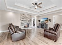 208 Trailwood Ln, Wake Village, TX 75501