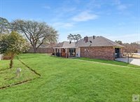 208 Trailwood Ln, Wake Village, TX 75501