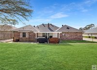 208 Trailwood Ln, Wake Village, TX 75501