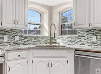 208 Trailwood Ln, Wake Village, TX 75501