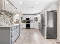 208 Trailwood Ln, Wake Village, TX 75501