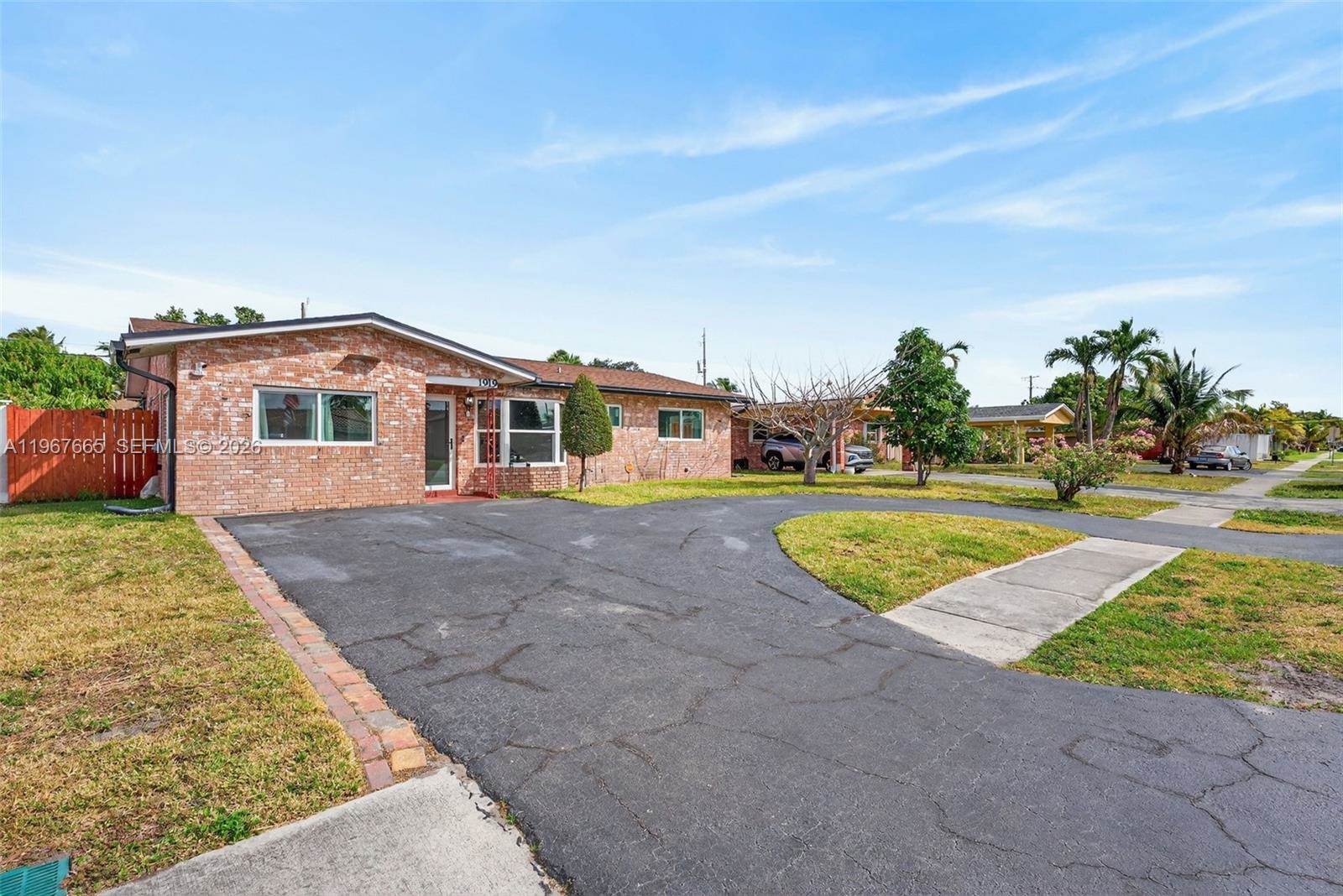 1919 NW 38th St, Oakland Park, FL 33309