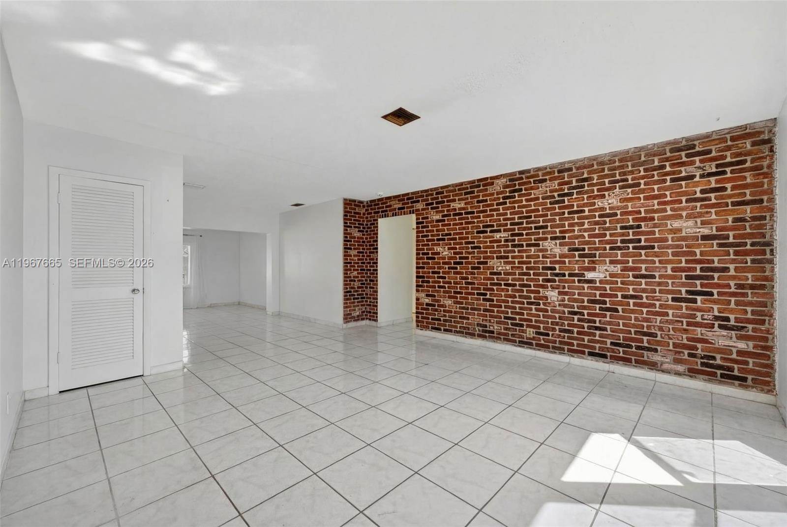 1919 NW 38th St, Oakland Park, FL 33309