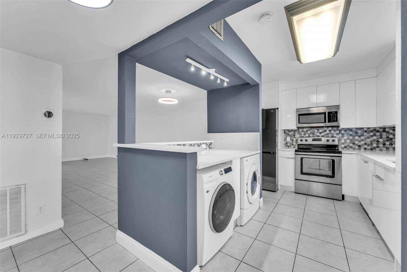 2945 NW 68th St, Fort Lauderdale, FL 33309