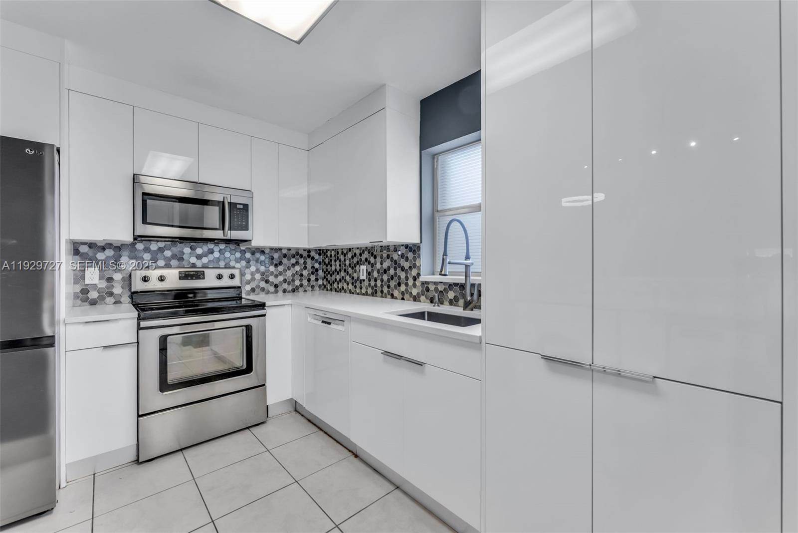 2945 NW 68th St, Fort Lauderdale, FL 33309