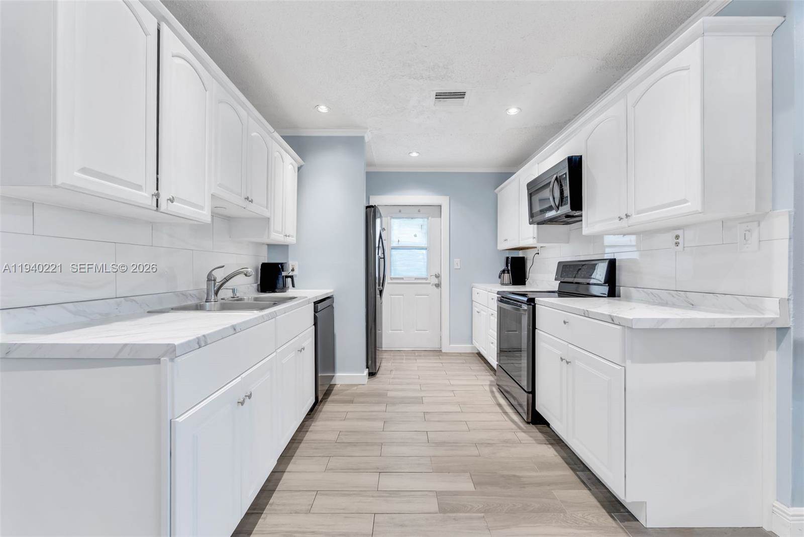 660 NE 59th Ct, Oakland Park, FL 33334