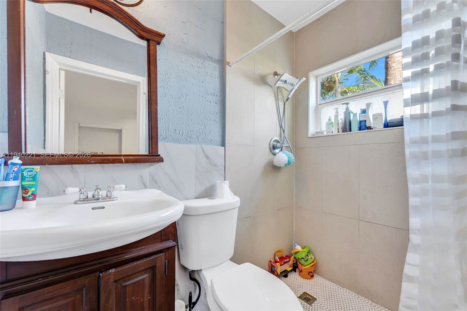 660 NE 59th Ct, Oakland Park, FL 33334