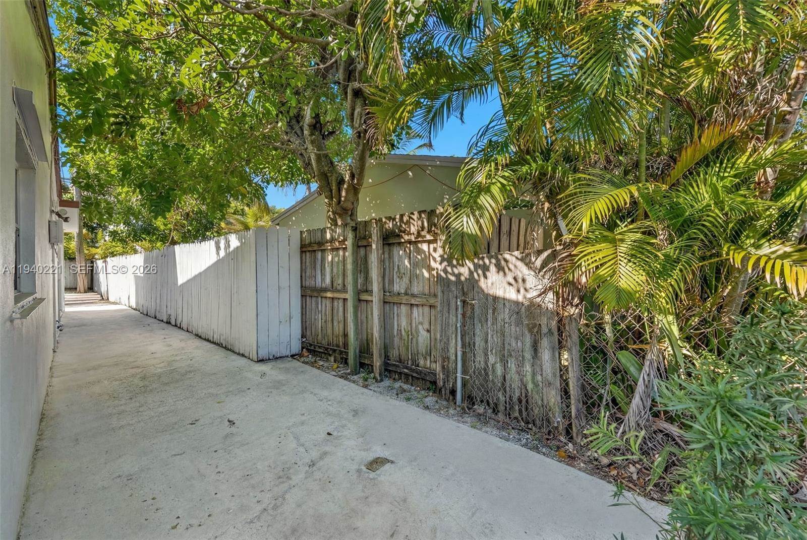 660 NE 59th Ct, Oakland Park, FL 33334