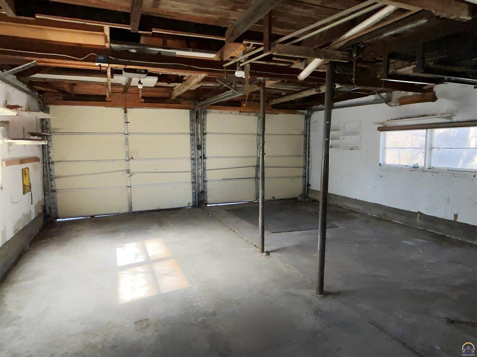 1533 SW High AVE, Topeka, KS 66604