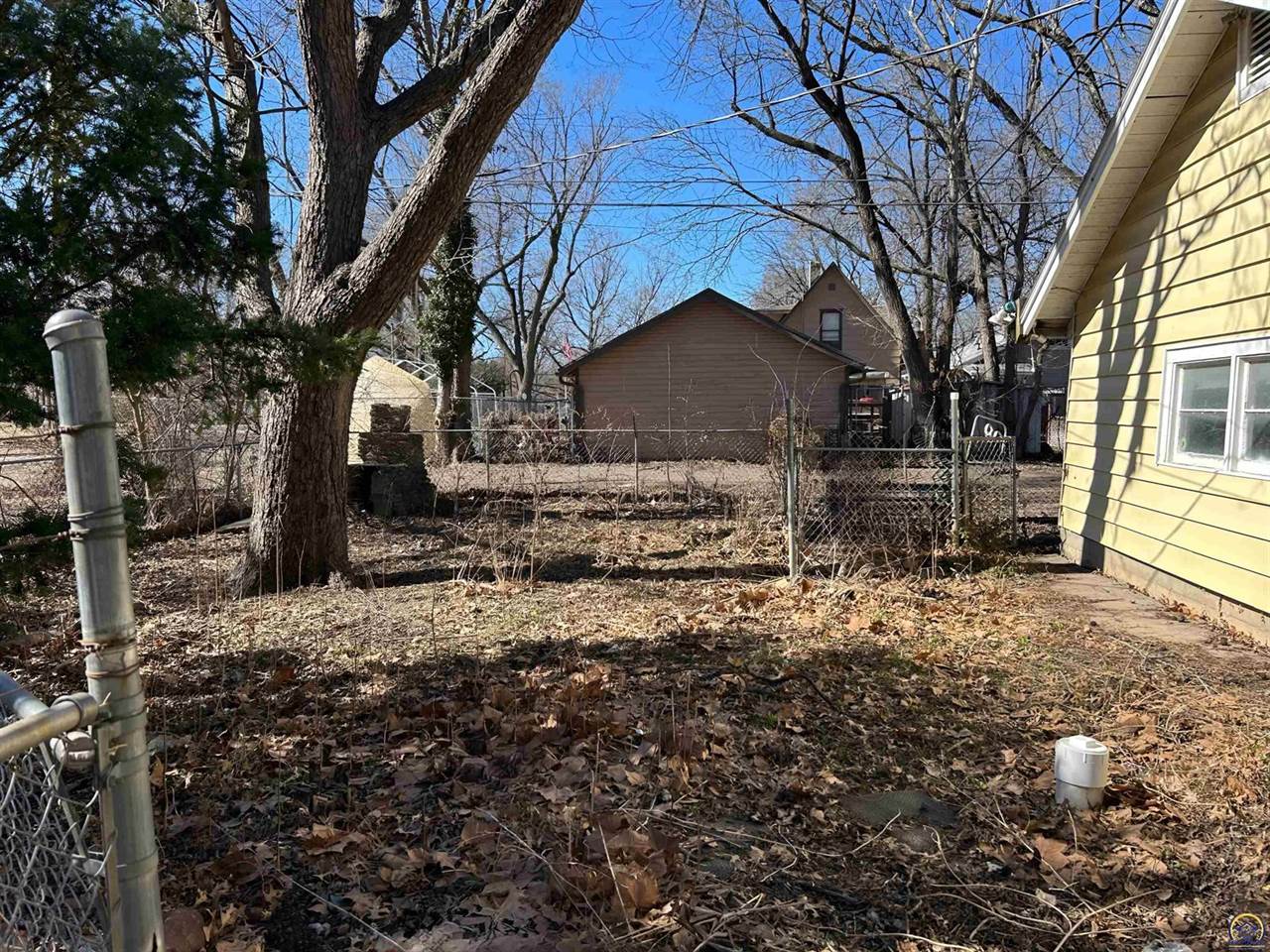 1533 SW High AVE, Topeka, KS 66604