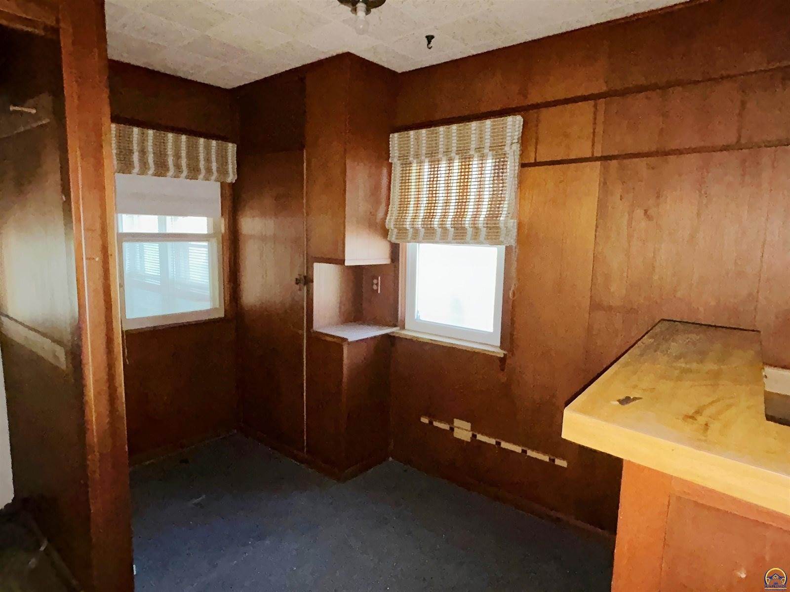 1533 SW High AVE, Topeka, KS 66604