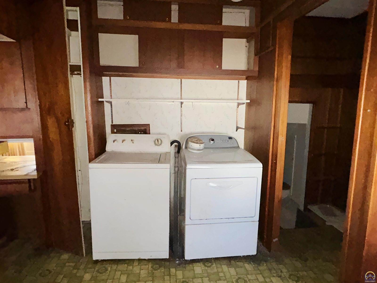 1533 SW High AVE, Topeka, KS 66604