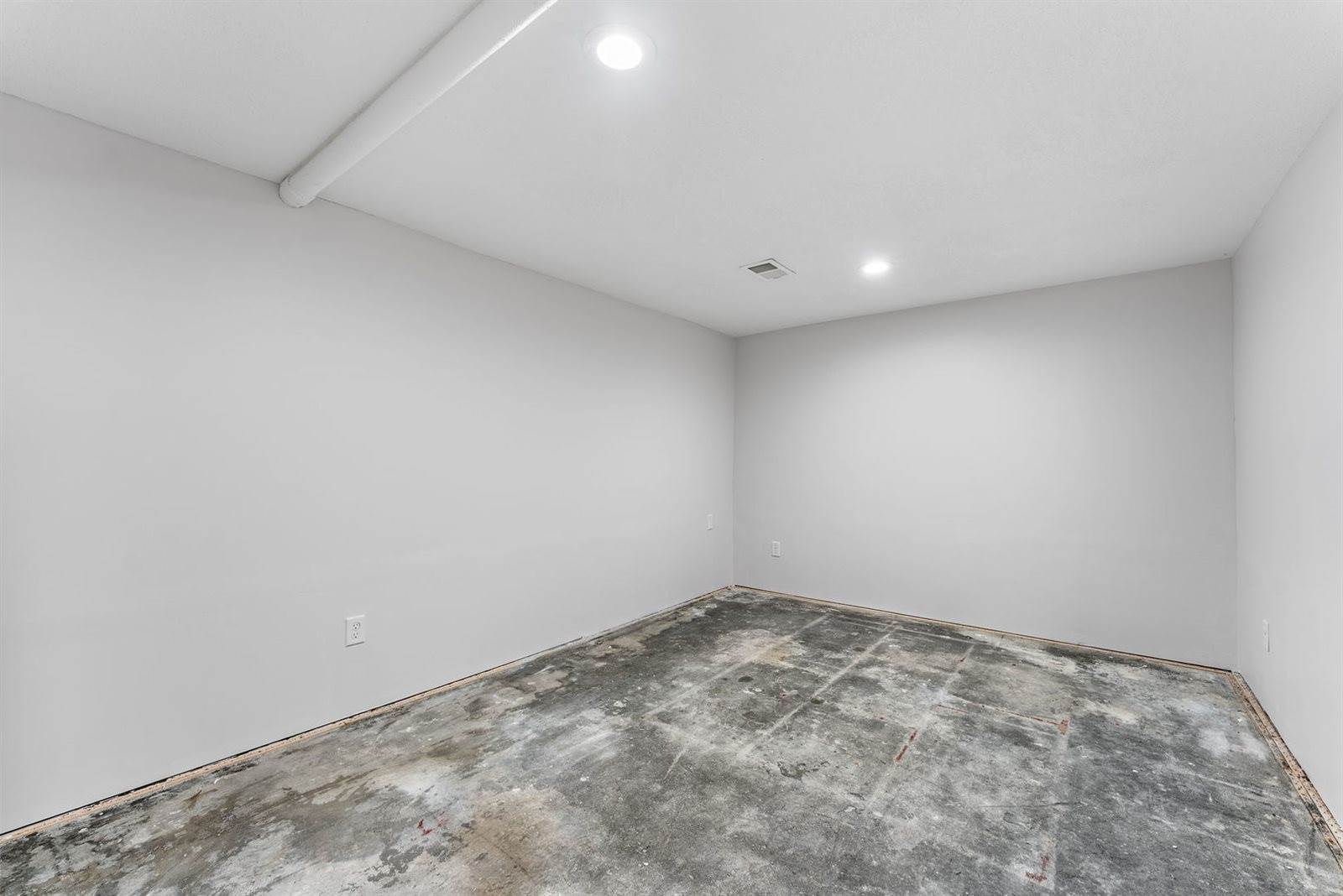 216 5th Street East, Milan, IL 61264