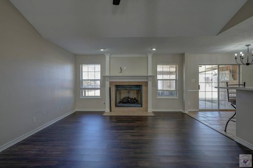517 Northwest Dr, Wake Village, TX 75501