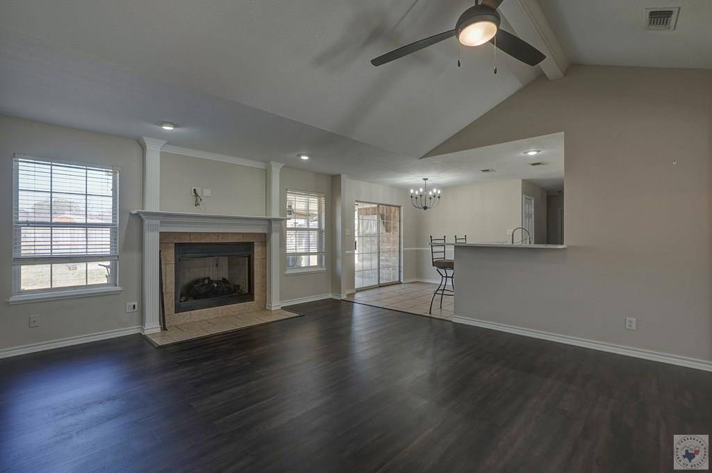 517 Northwest Dr, Wake Village, TX 75501
